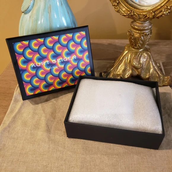 Kurt Geiger Yellow Leather Card Holder w/ Gold Eagle Emblem NIB! - Picture 6 of 8